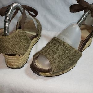 UGG AUSTRALIA 1652 Mar Espadrille Ankle Tie Wedge Woven Green Sandals Sz 9